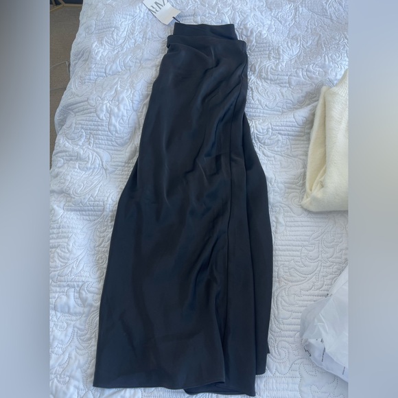 NWT ZARA SATIN EFFECT MIDI SKIRT IN BLACK M - Picture 6 of 8